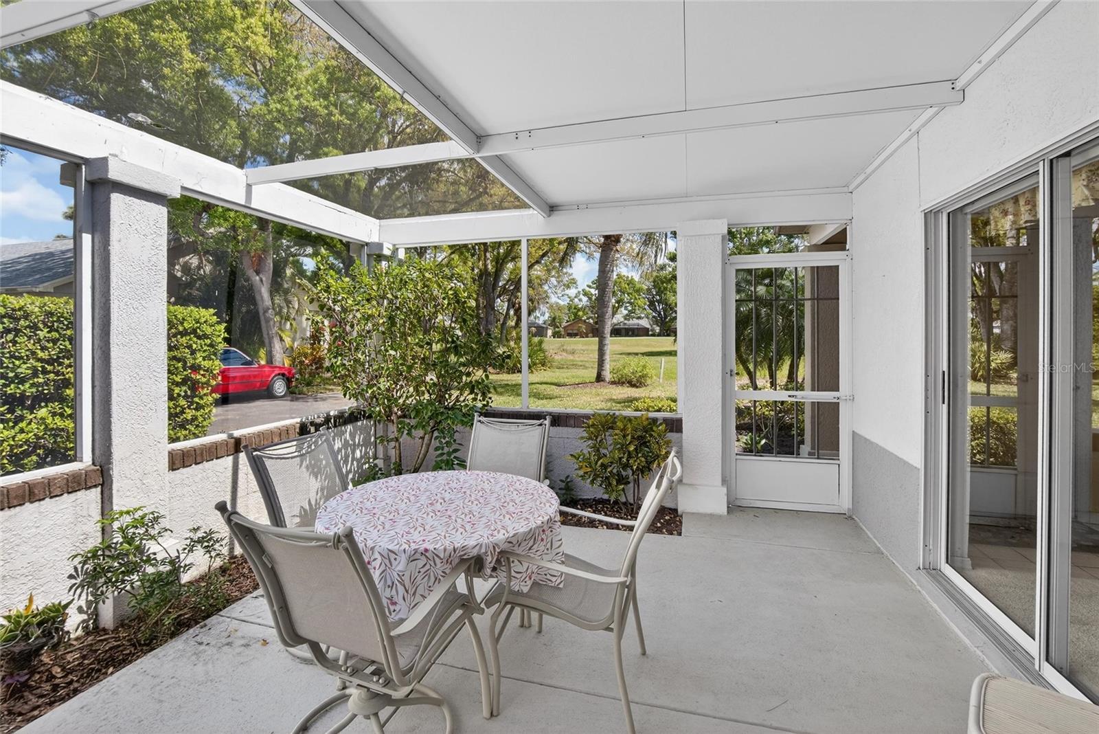 1122 GOLFVIEW WOODS DR #1122, SUN CITY CENTER, FL, 33573