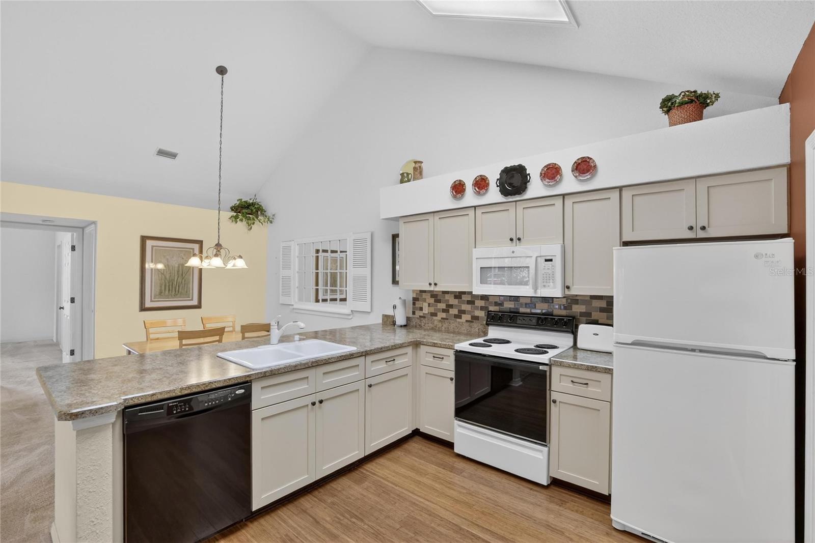 1122 GOLFVIEW WOODS DR #1122, SUN CITY CENTER, FL, 33573