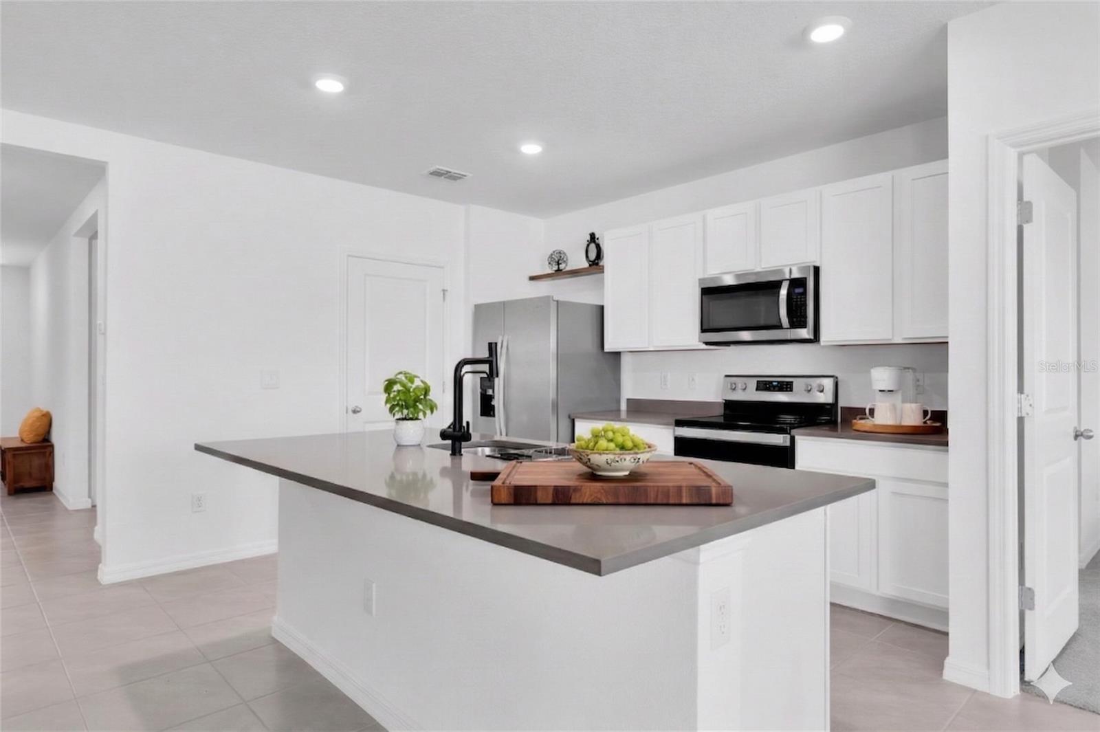 5943 WANDERING WILLOW DR, WESLEY CHAPEL, FL, 33545