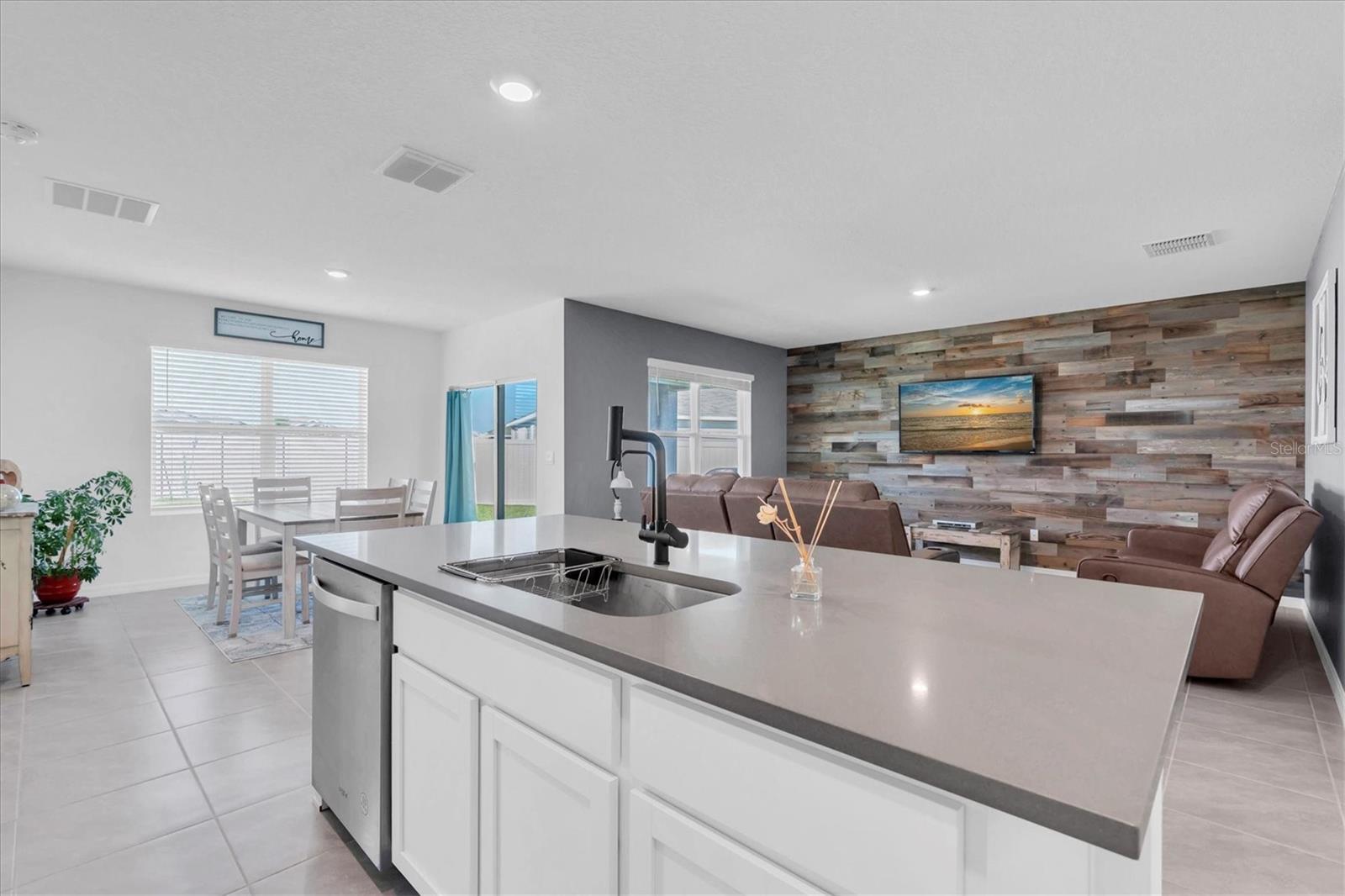 5943 WANDERING WILLOW DR, WESLEY CHAPEL, FL, 33545