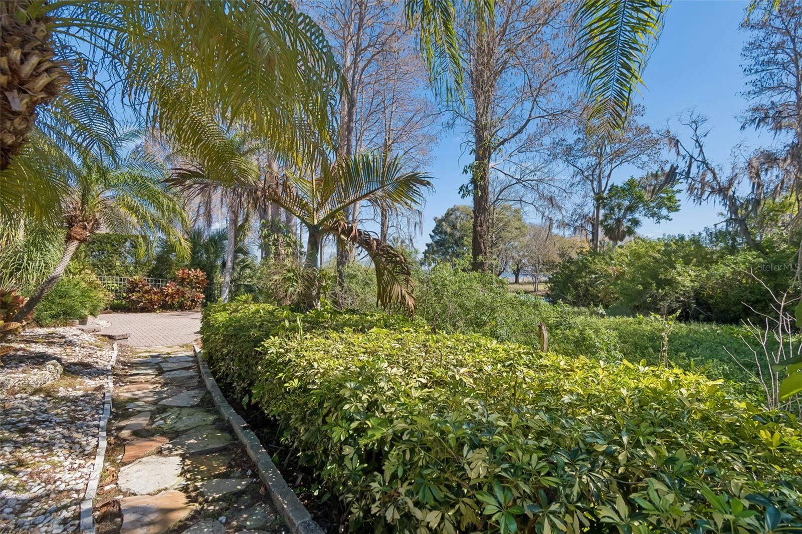 South side walkway to lower lanai