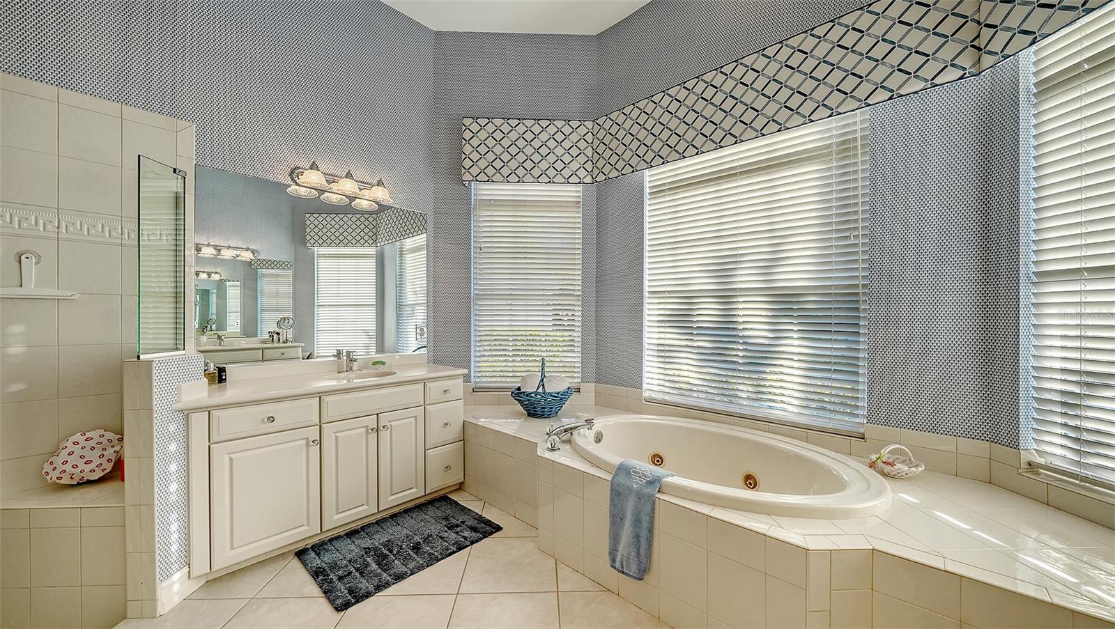 A4684136 Property Photo