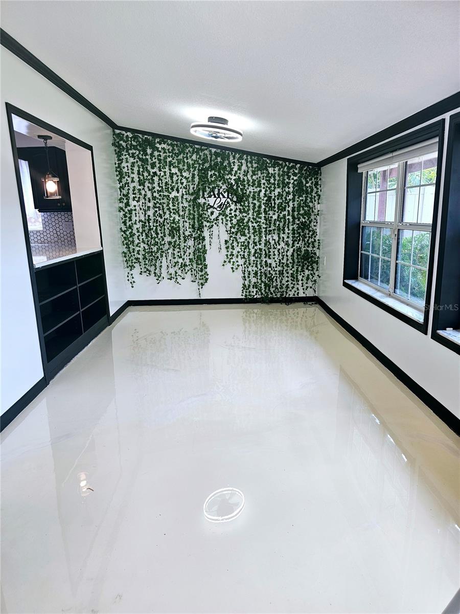 Dining Room/Florida Room