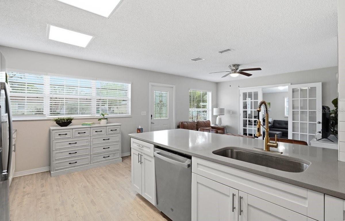 4424 W VARN AVE, TAMPA, FL, 33616