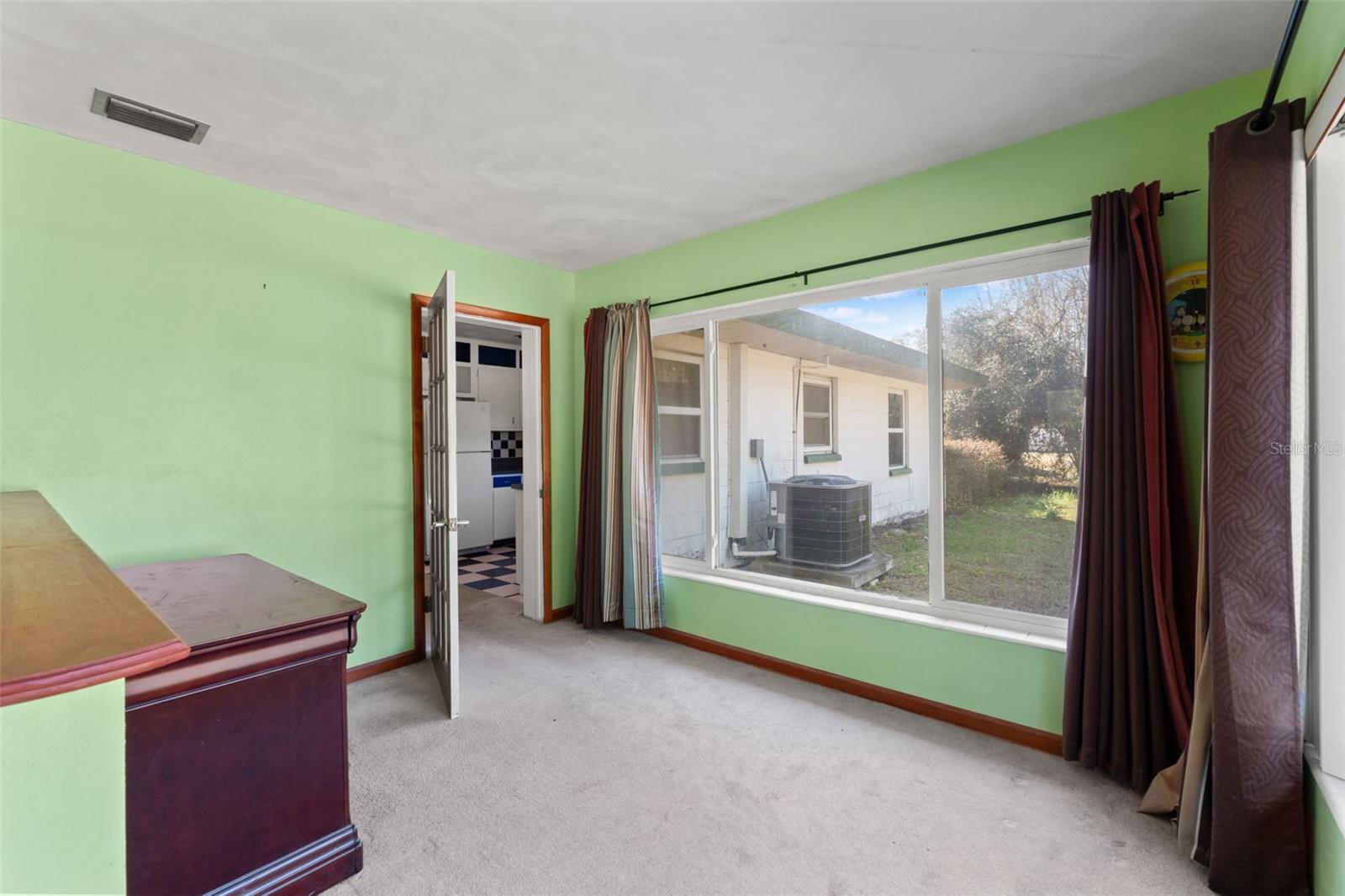 W7883438 Property Photo