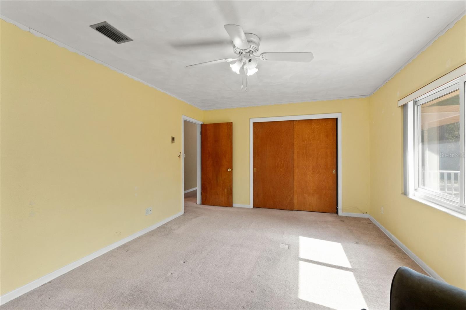 W7883438 Property Photo