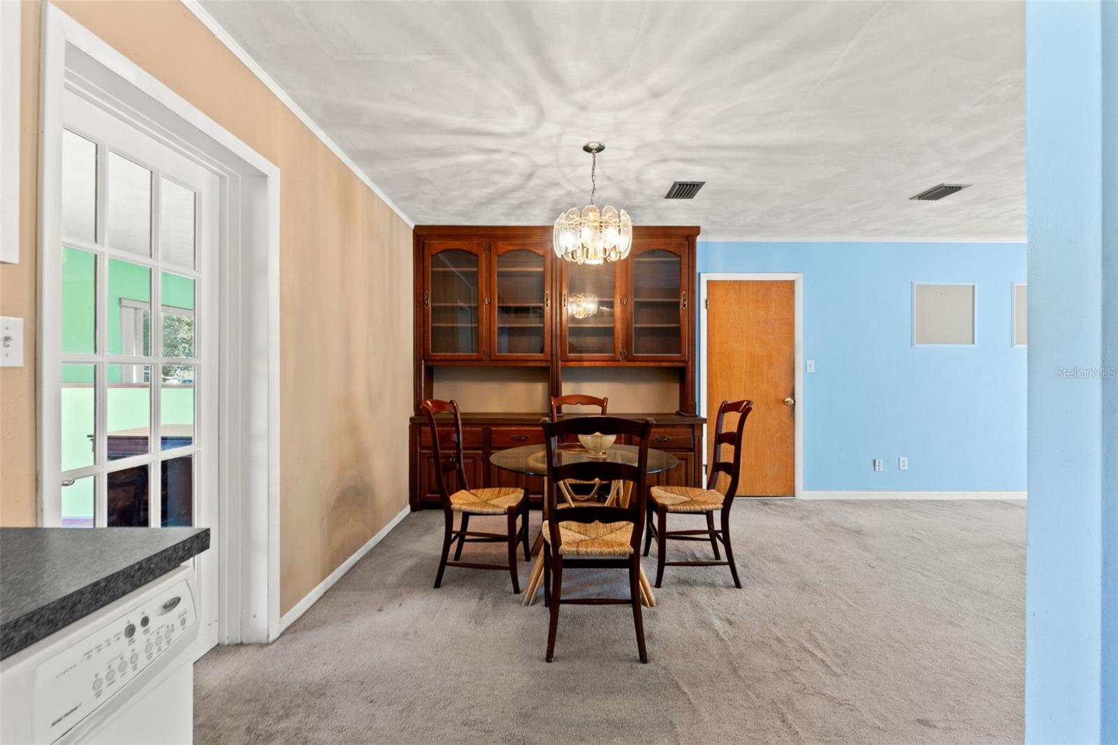 W7883438 Property Photo