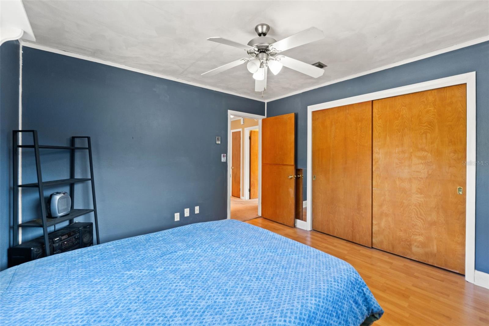 W7883438 Property Photo