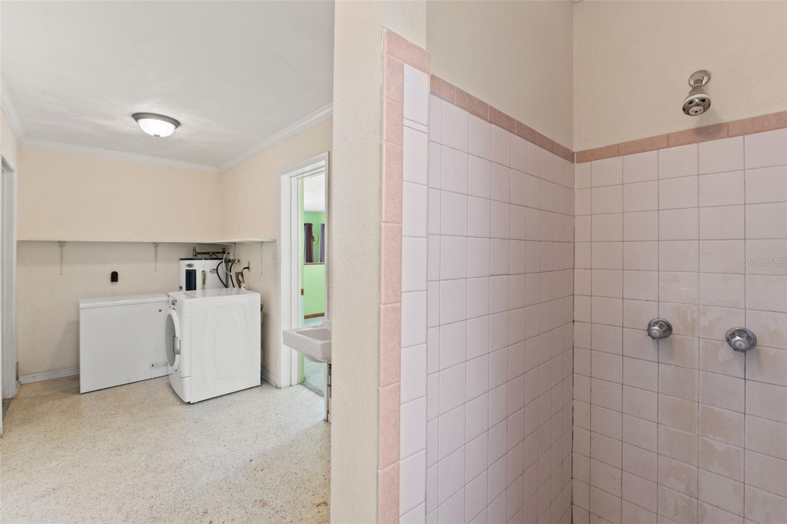 W7883438 Property Photo