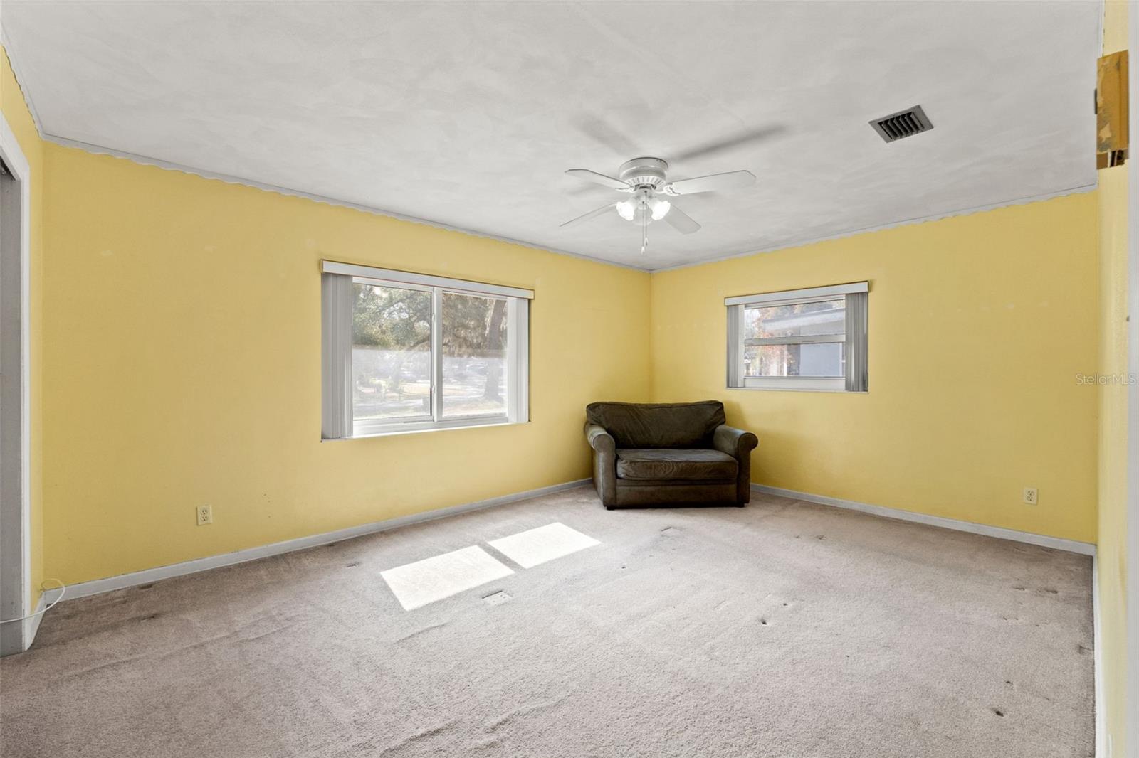 W7883438 Property Photo