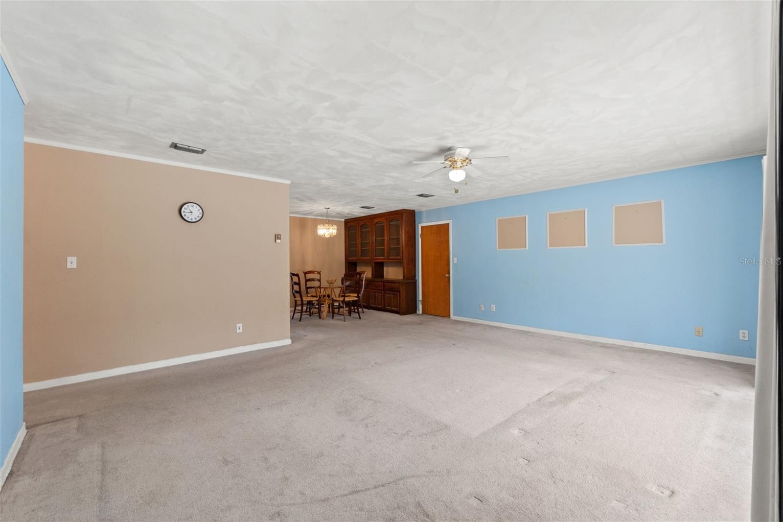 W7883438 Property Photo