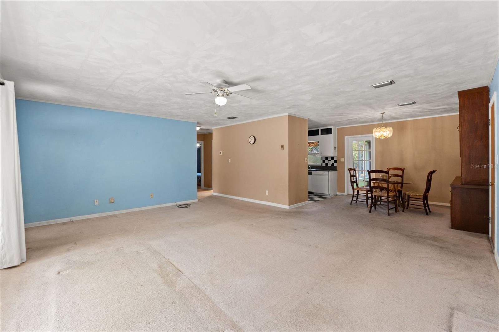 W7883438 Property Photo