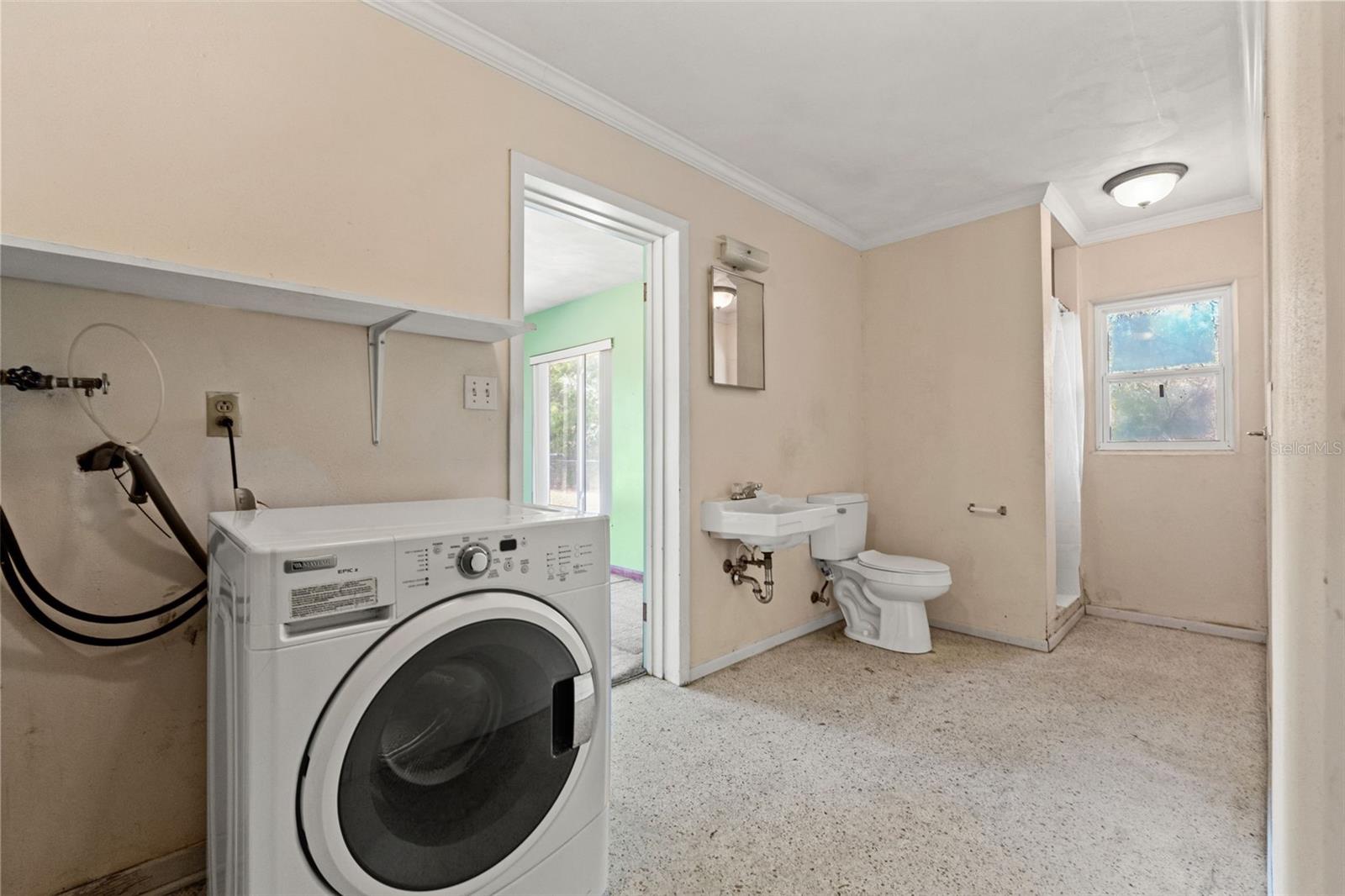 W7883438 Property Photo