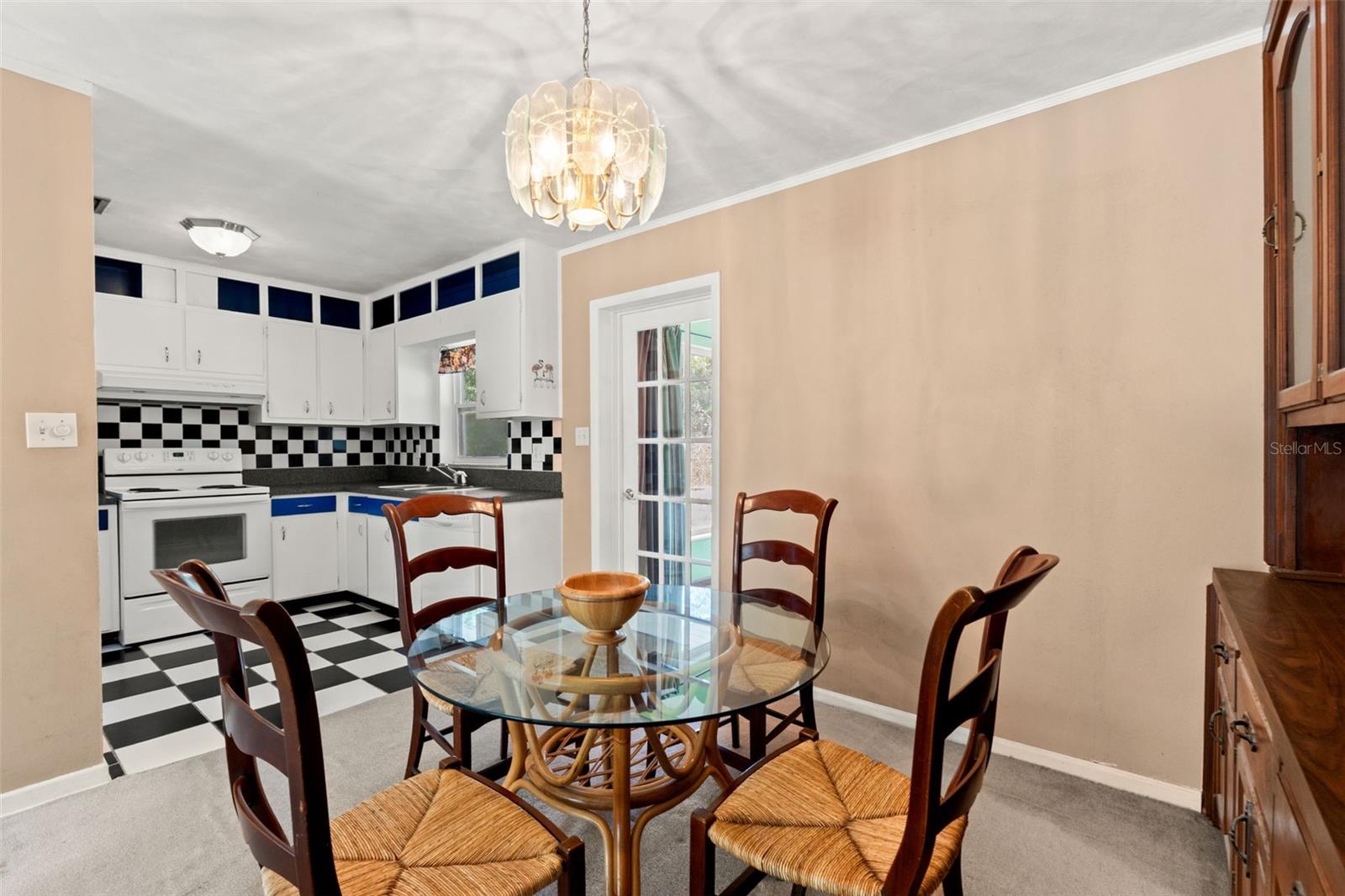 W7883438 Property Photo