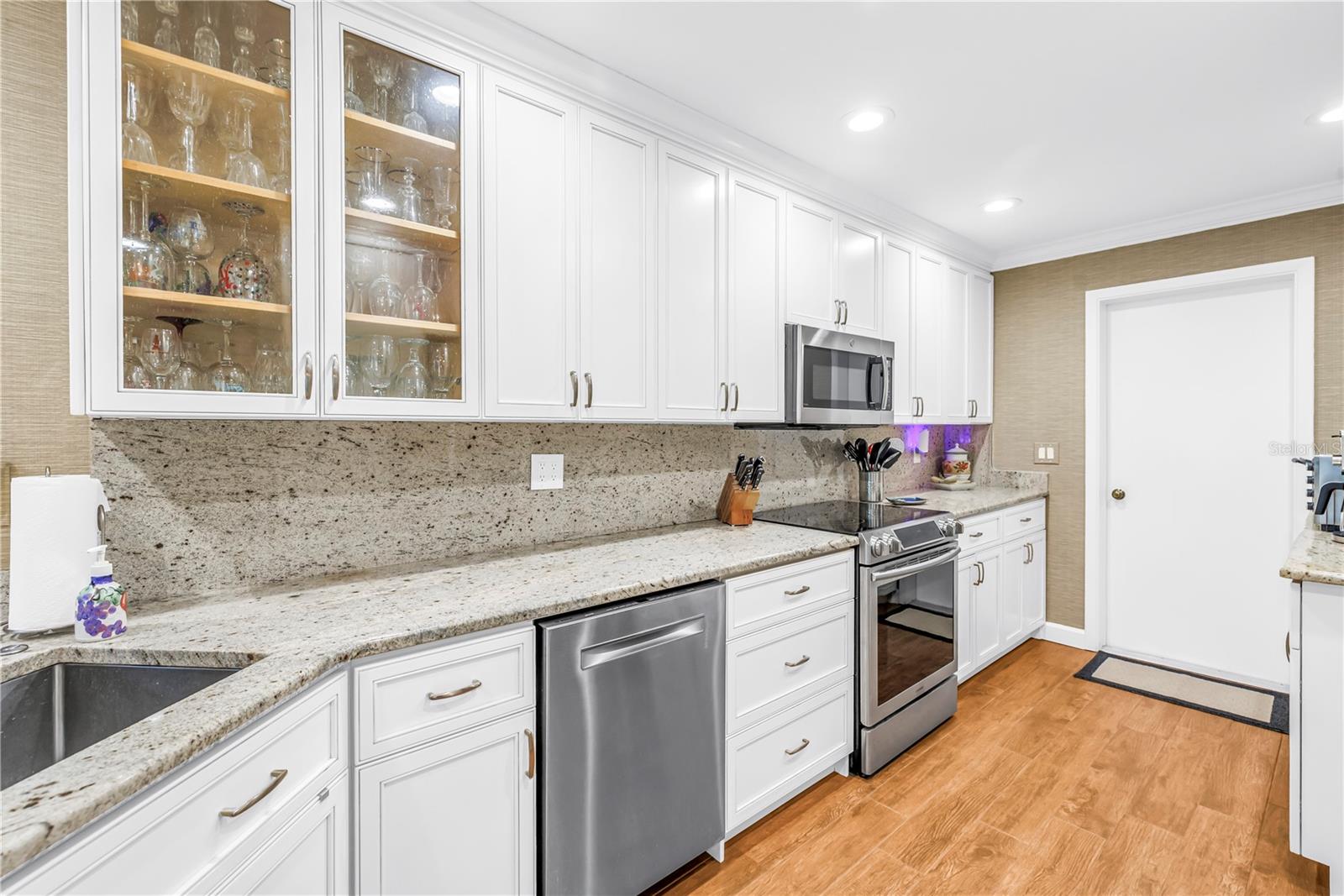 812 AMELIA CT NE, ST PETERSBURG, FL, 33702