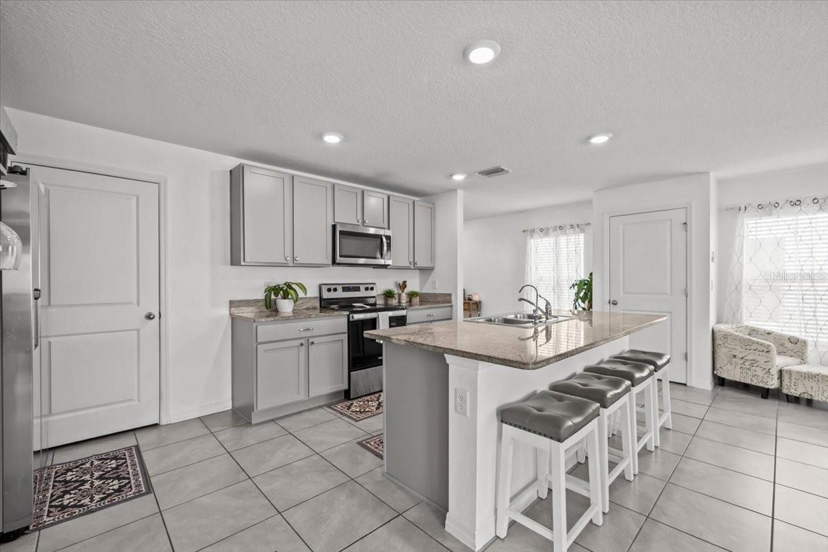 12148 WHITE CYPRESS PL, RIVERVIEW, FL, 33569