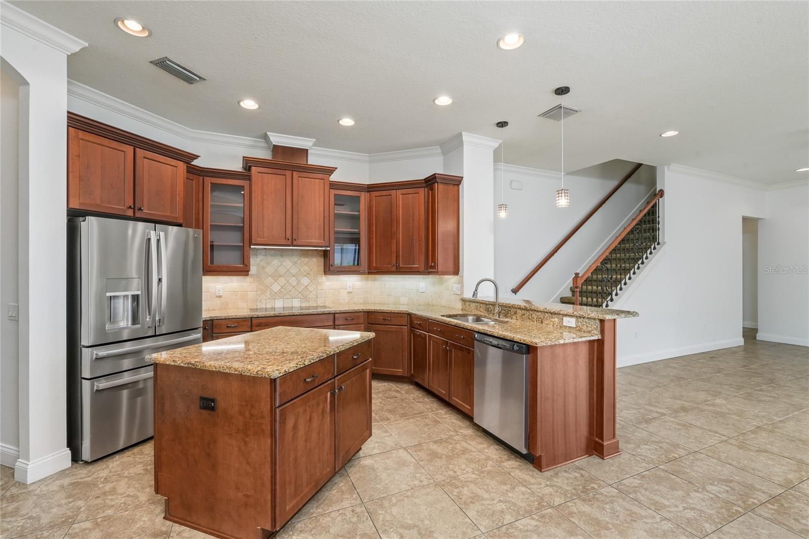 Kitchen with stainless steeel appliances!