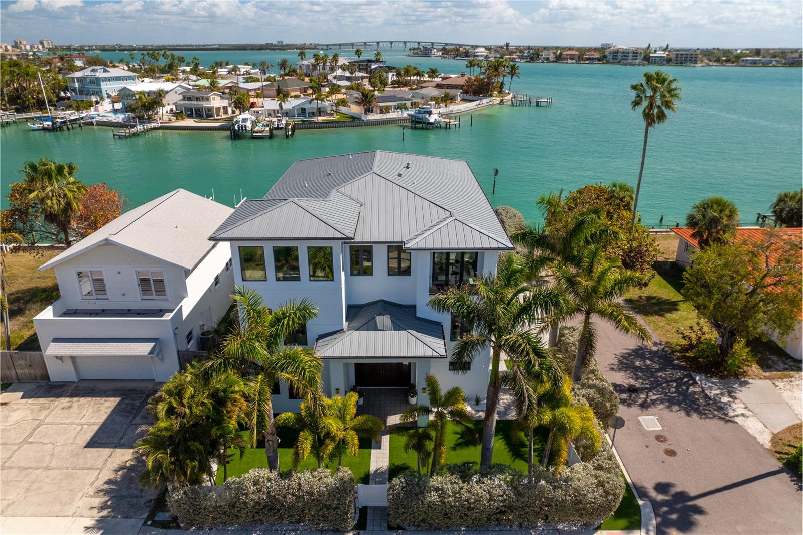 TB8481141 Property Photo