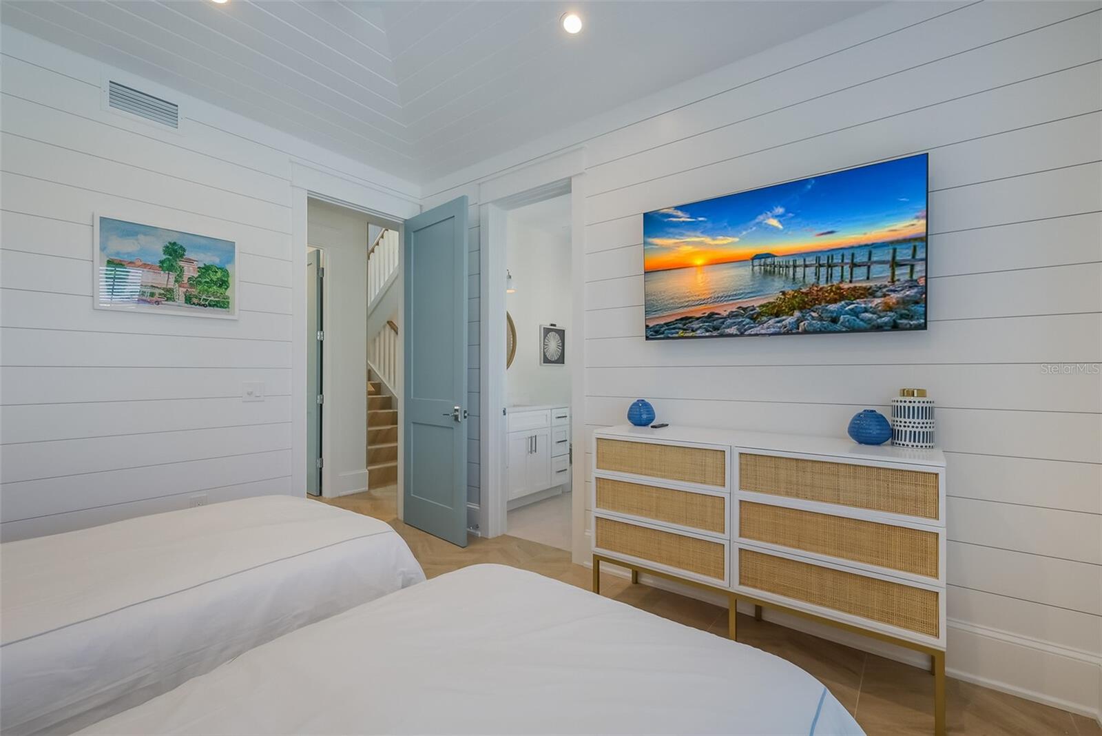 227 S HARBOR DR, HOLMES BEACH, FL, 34217