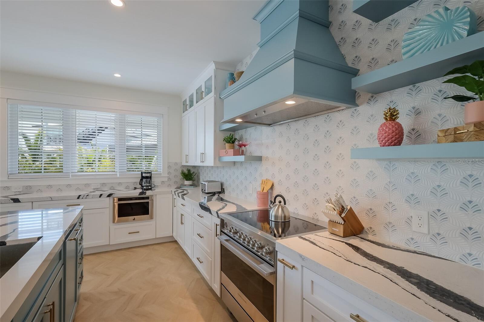 227 S HARBOR DR, HOLMES BEACH, FL, 34217