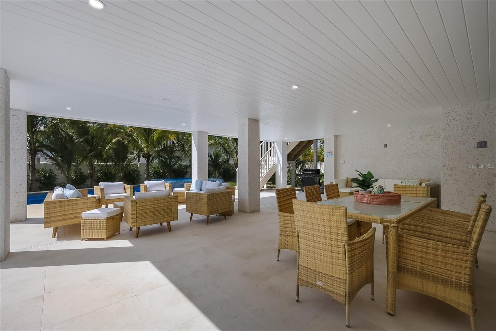 227 S HARBOR DR, HOLMES BEACH, FL, 34217