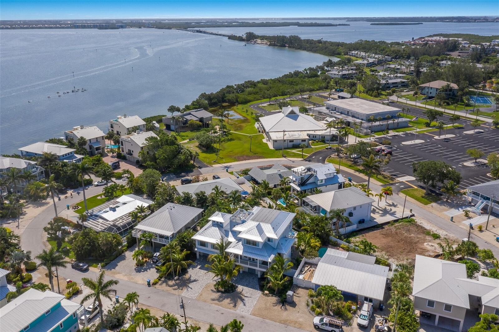 227 S HARBOR DR, HOLMES BEACH, FL, 34217