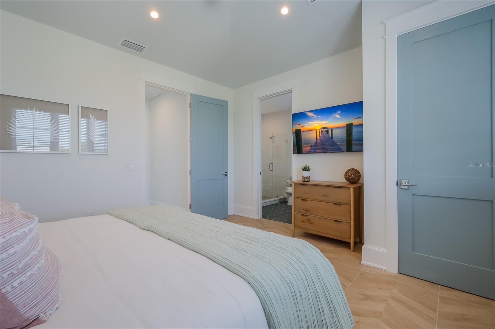 227 S HARBOR DR, HOLMES BEACH, FL, 34217