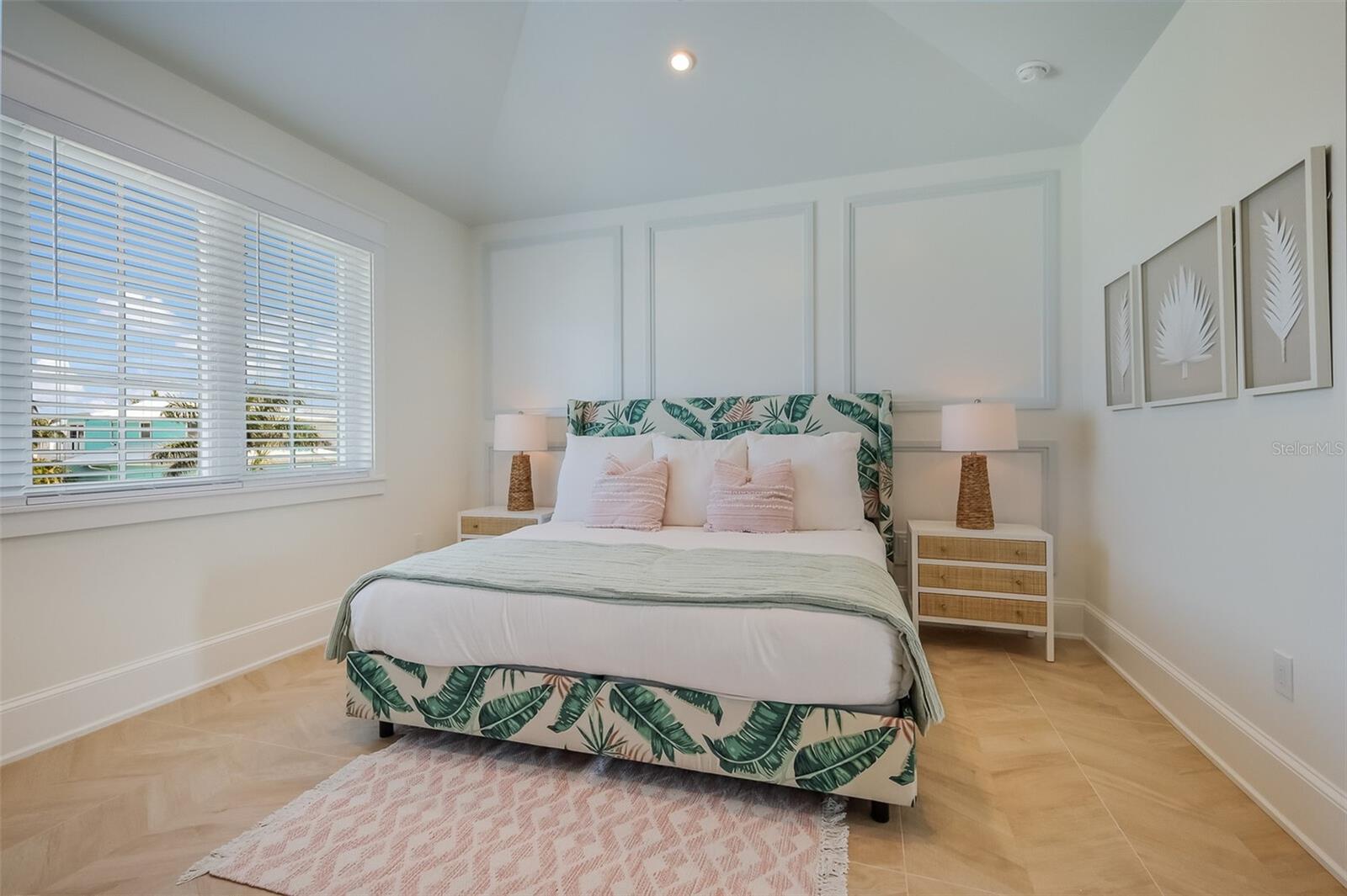 227 S HARBOR DR, HOLMES BEACH, FL, 34217