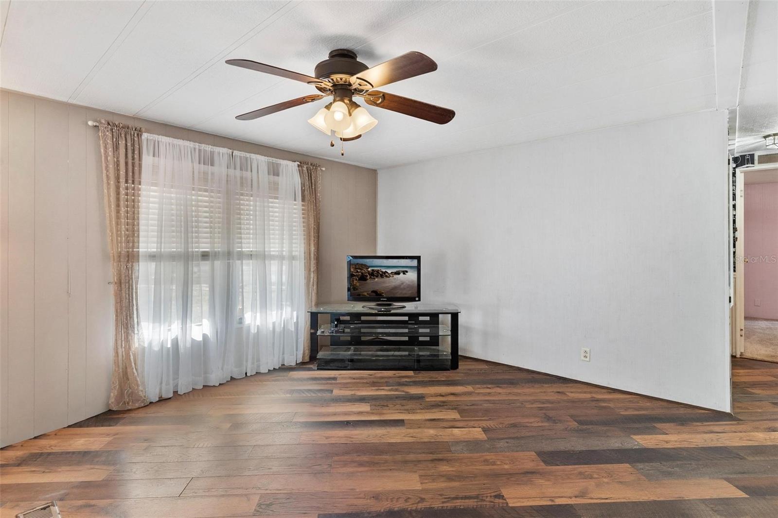 304 IVANHOE CIR, LADY LAKE, FL, 32159