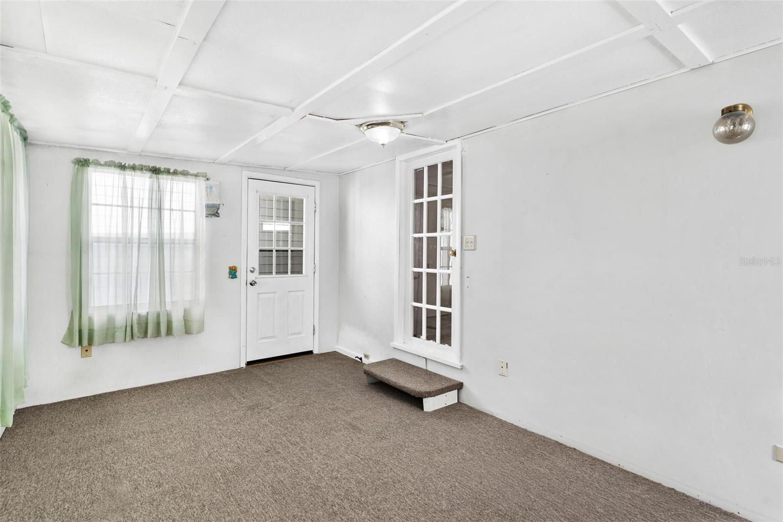 304 IVANHOE CIR, LADY LAKE, FL, 32159