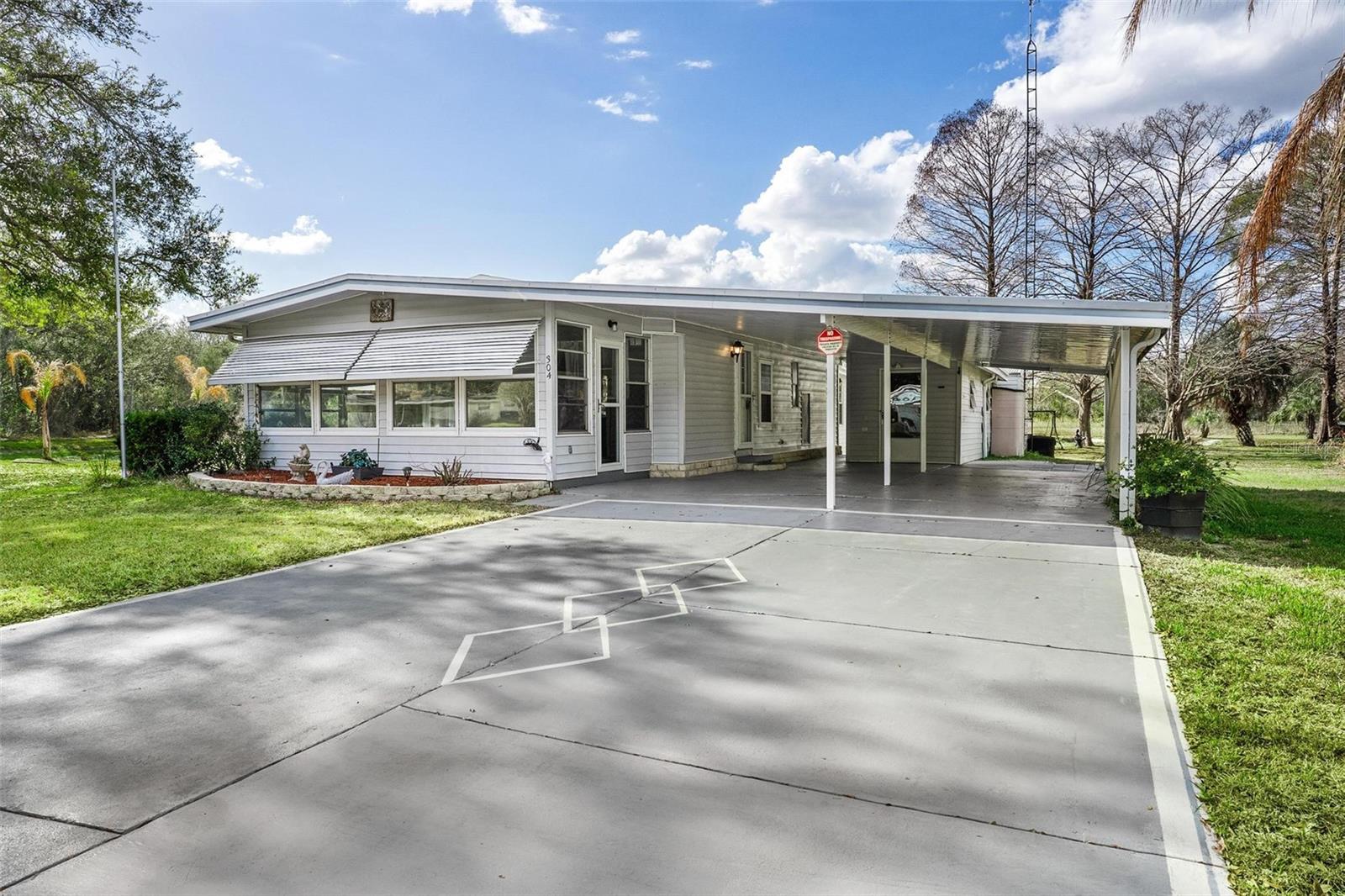 304 IVANHOE CIR, LADY LAKE, FL, 32159