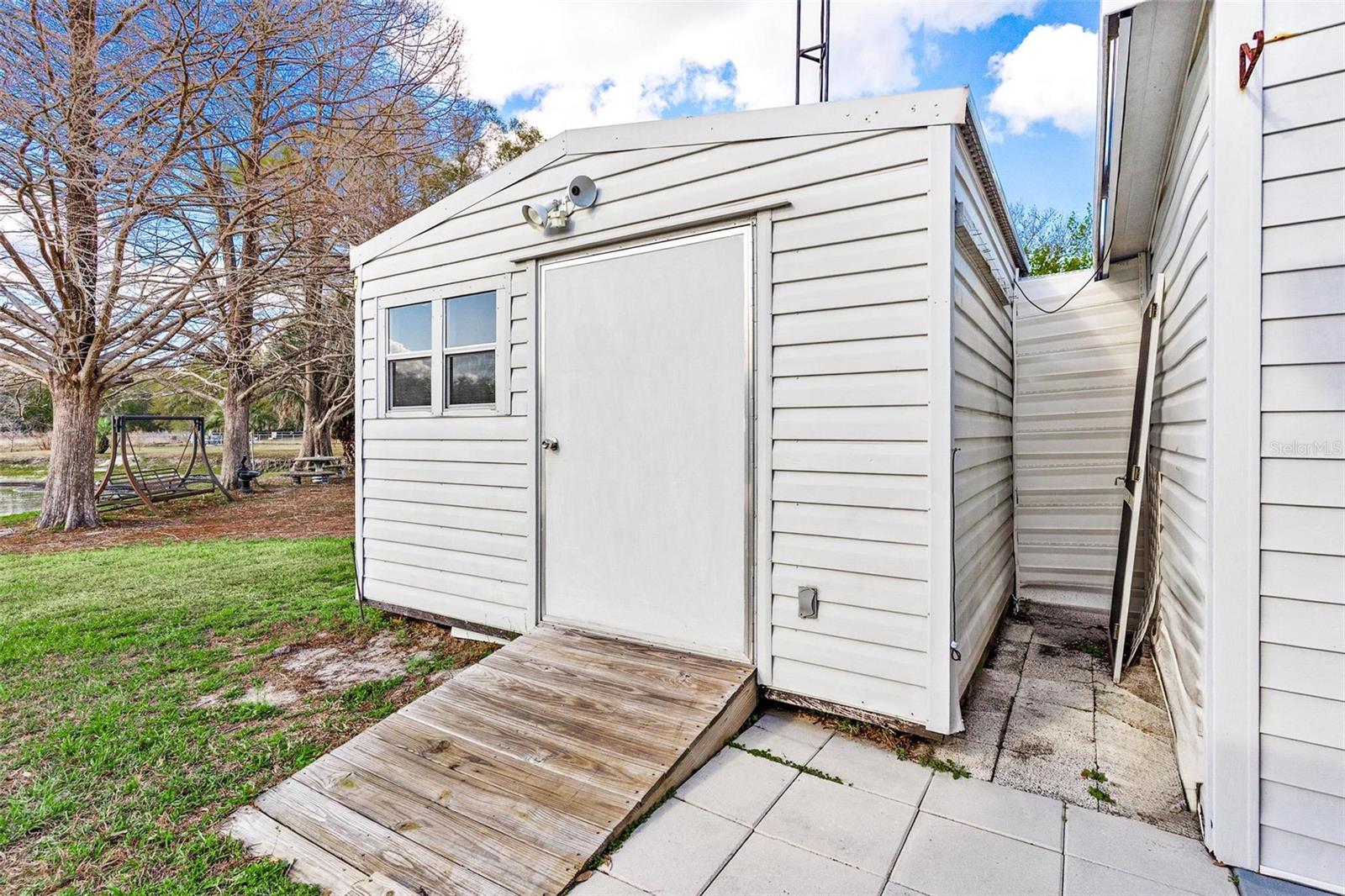 304 IVANHOE CIR, LADY LAKE, FL, 32159