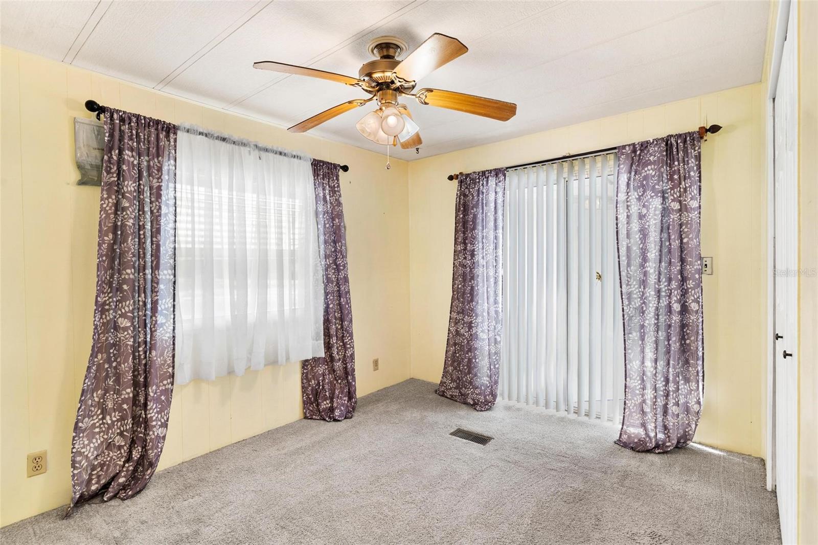 304 IVANHOE CIR, LADY LAKE, FL, 32159