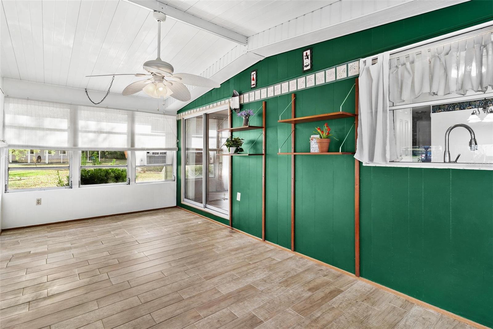 304 IVANHOE CIR, LADY LAKE, FL, 32159