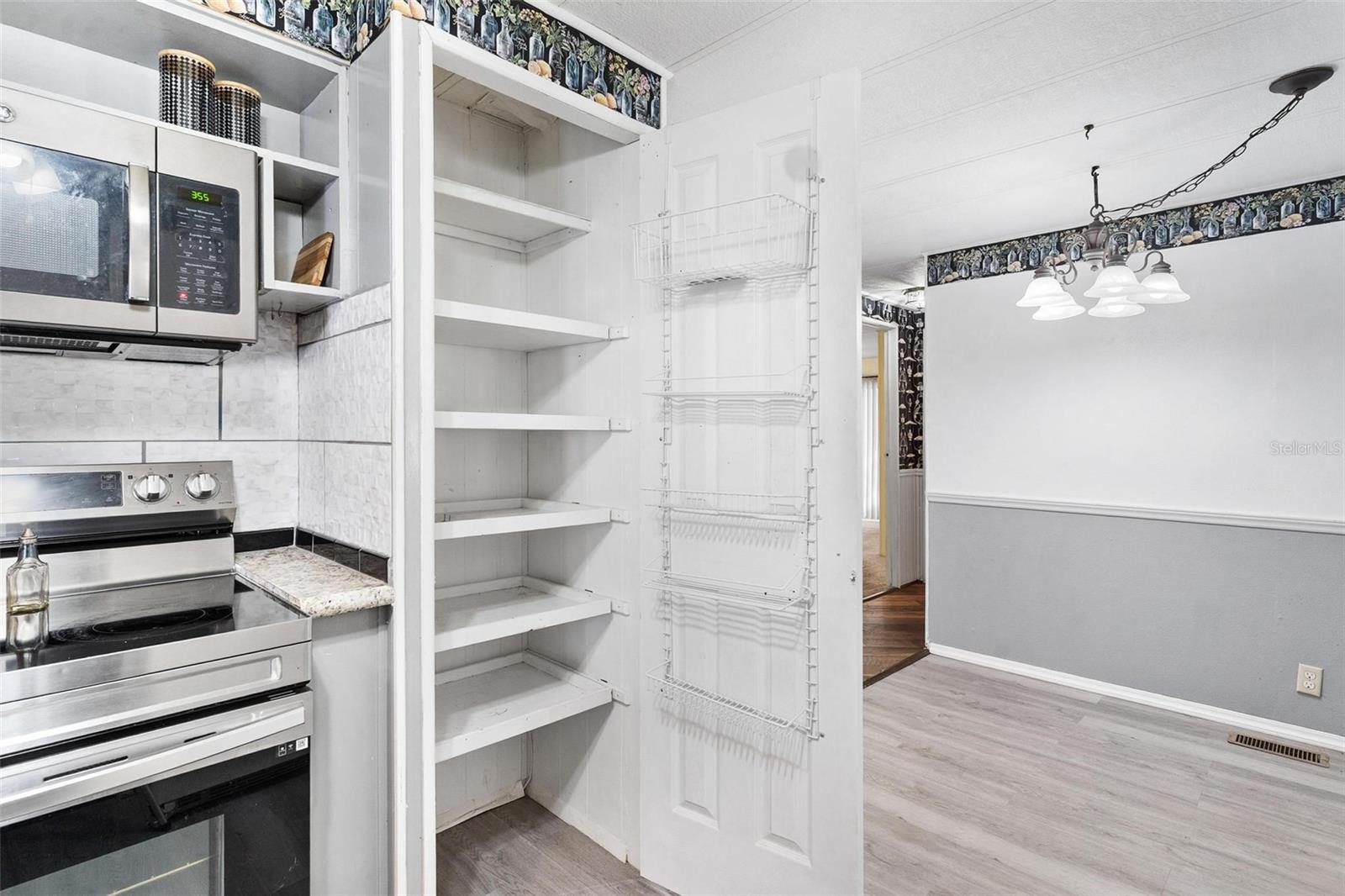 304 IVANHOE CIR, LADY LAKE, FL, 32159