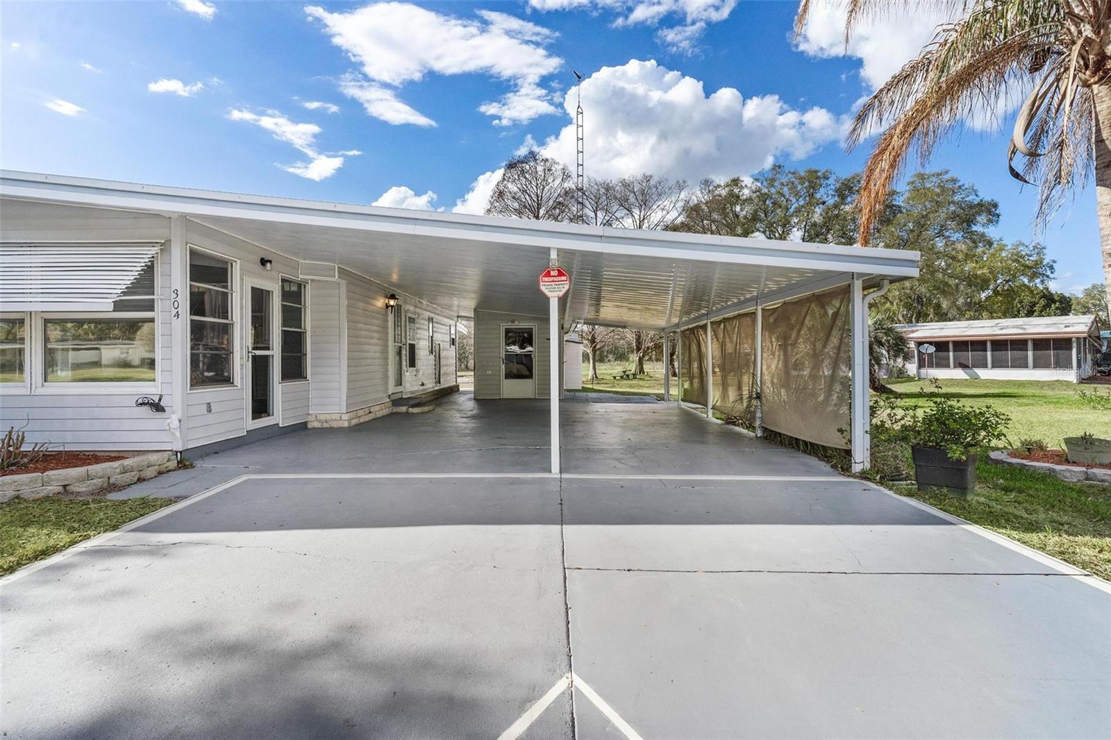 304 IVANHOE CIR, LADY LAKE, FL, 32159