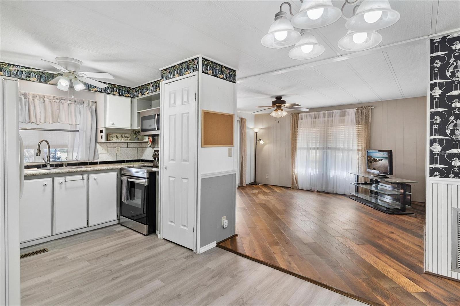 304 IVANHOE CIR, LADY LAKE, FL, 32159