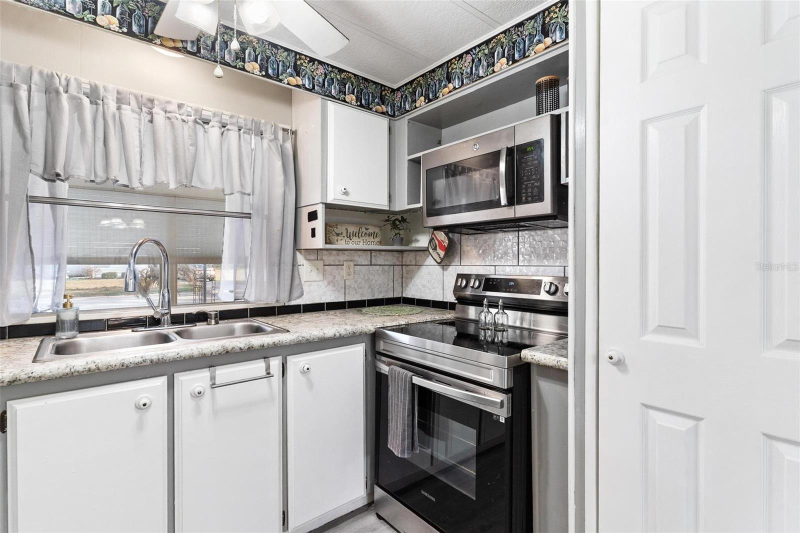 304 IVANHOE CIR, LADY LAKE, FL, 32159