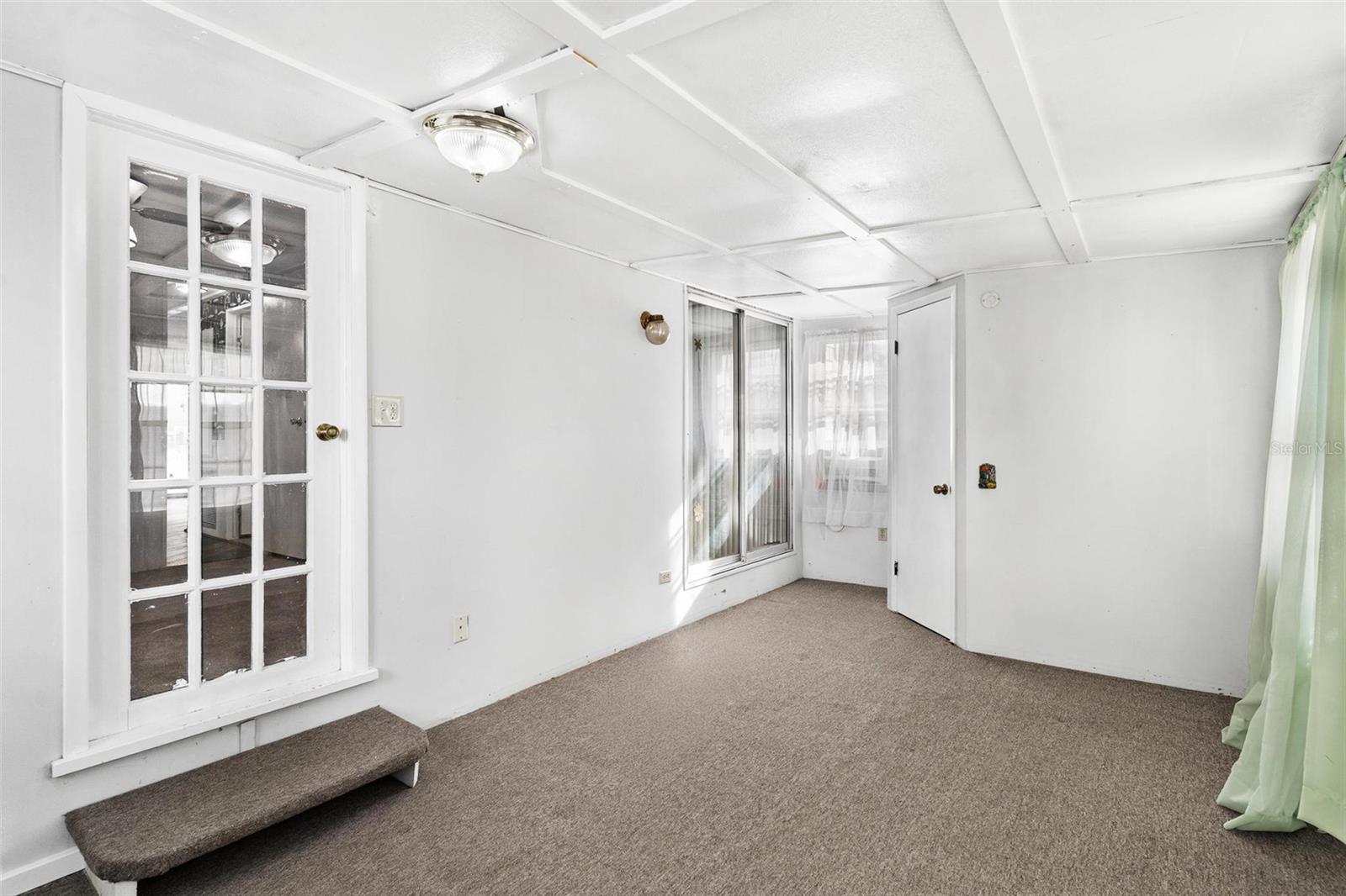 304 IVANHOE CIR, LADY LAKE, FL, 32159