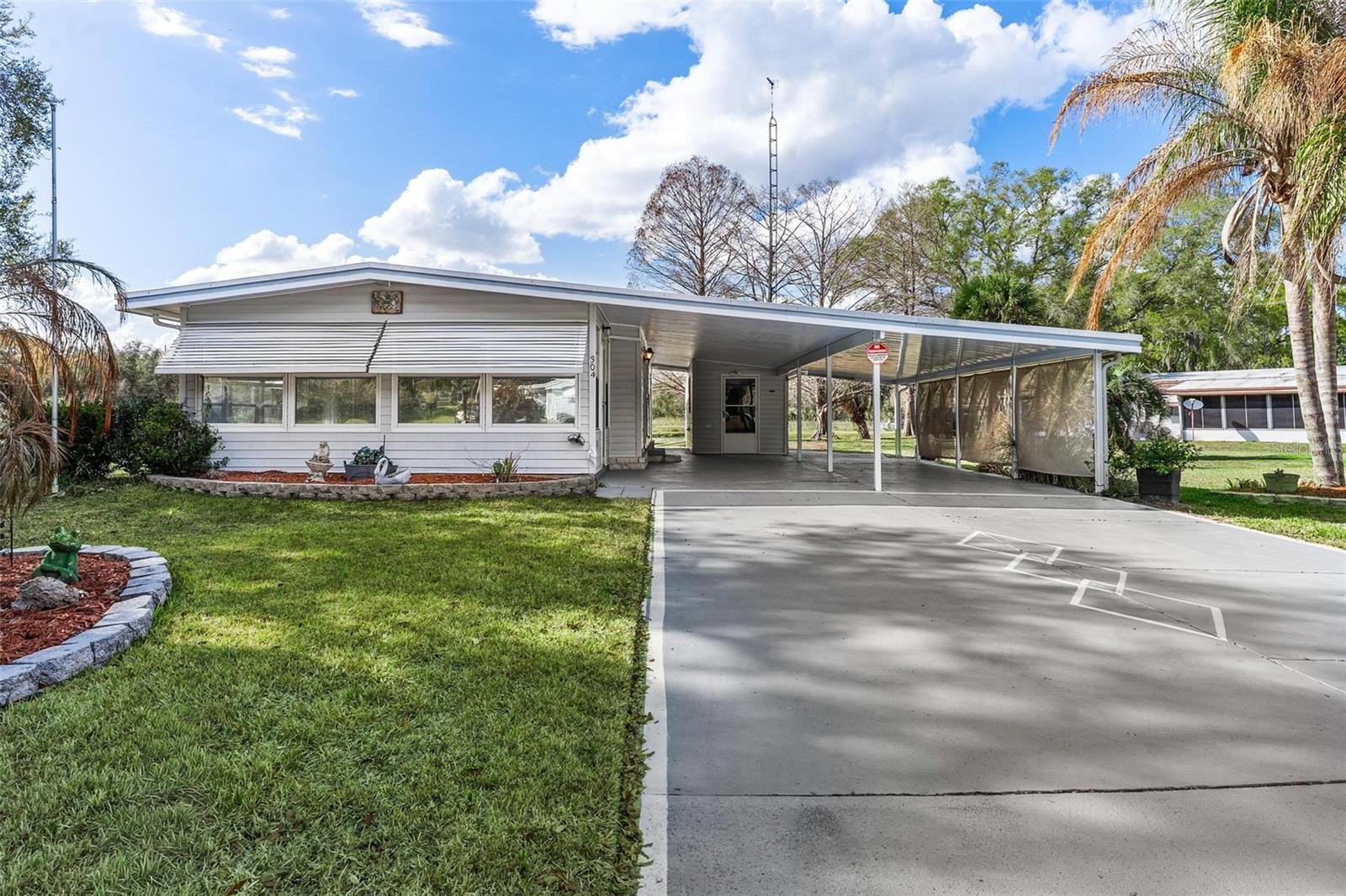 304 IVANHOE CIR, LADY LAKE, FL, 32159