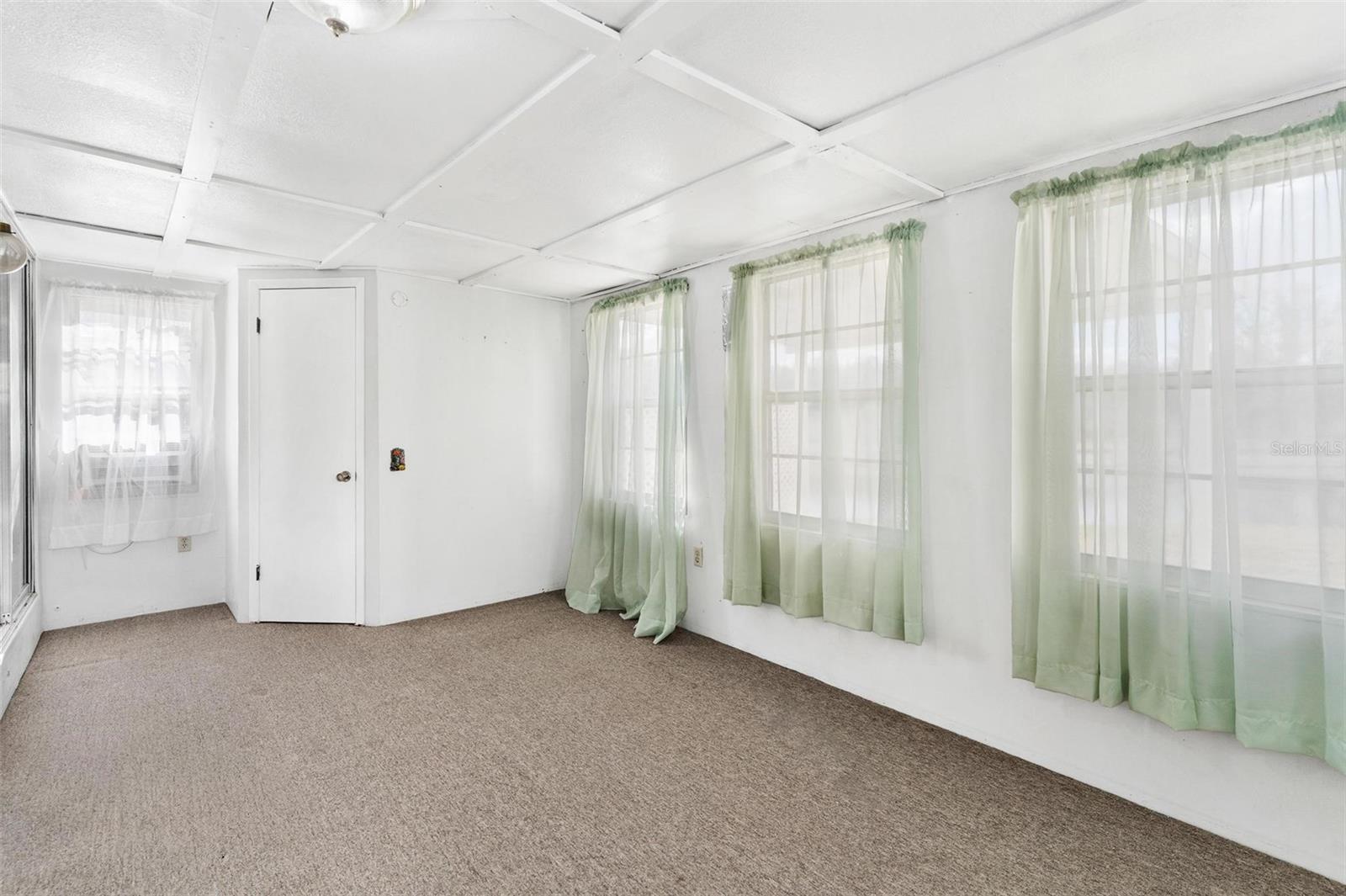 304 IVANHOE CIR, LADY LAKE, FL, 32159