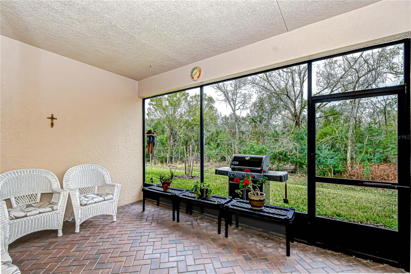 Large screened patio!