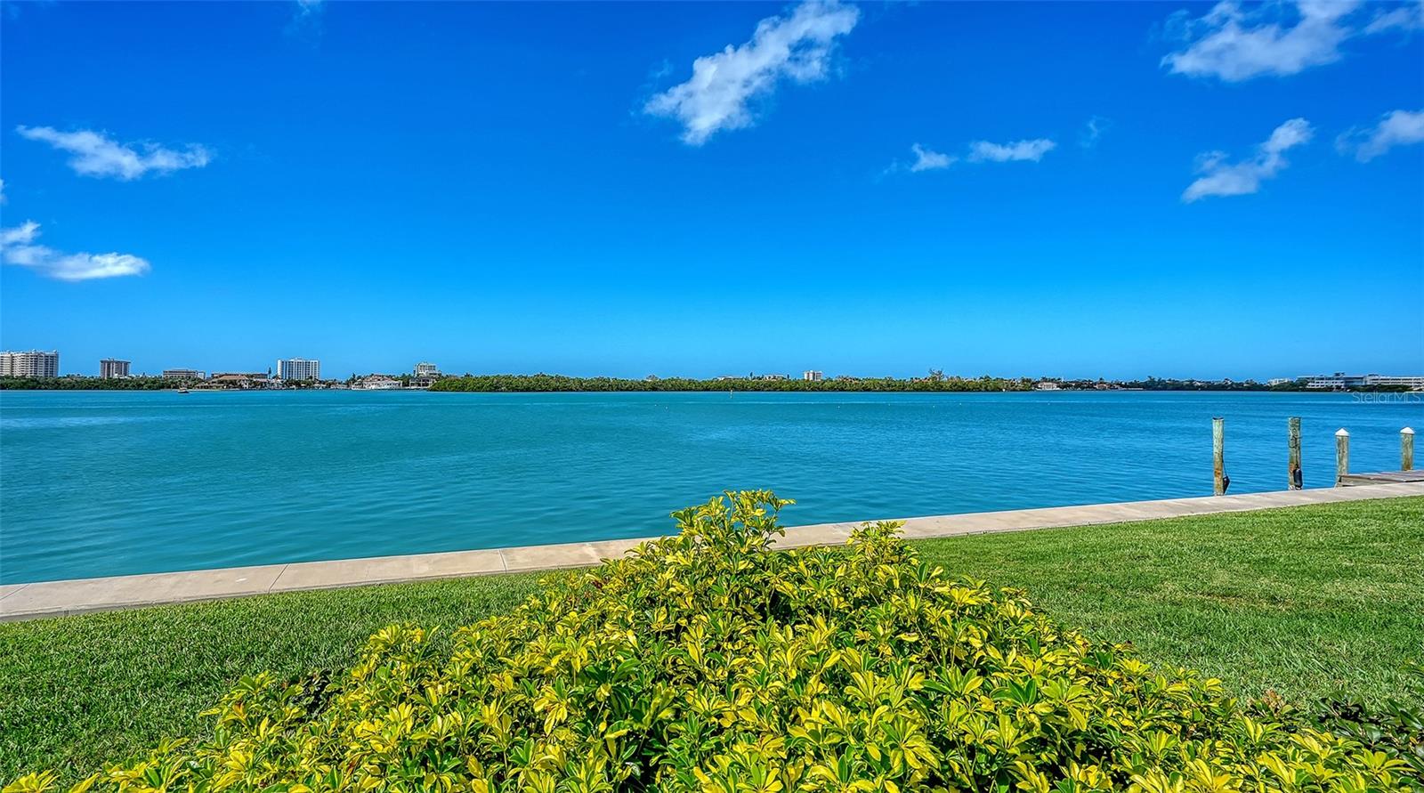 376 WEST ROYAL FLAMINGO DR, SARASOTA, FL, 34236