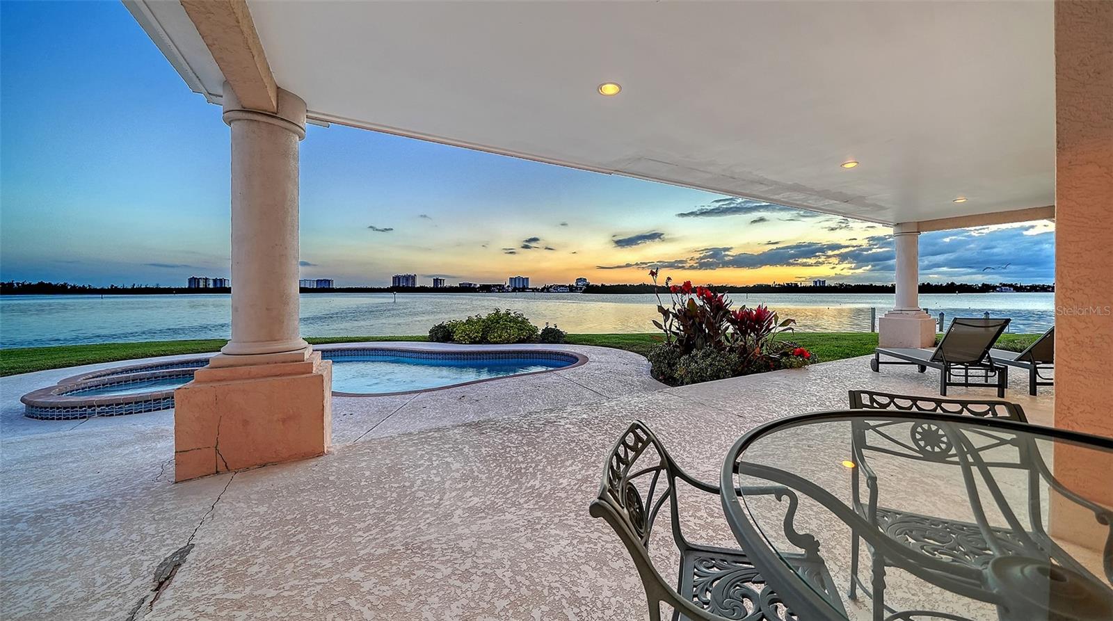 376 WEST ROYAL FLAMINGO DR, SARASOTA, FL, 34236