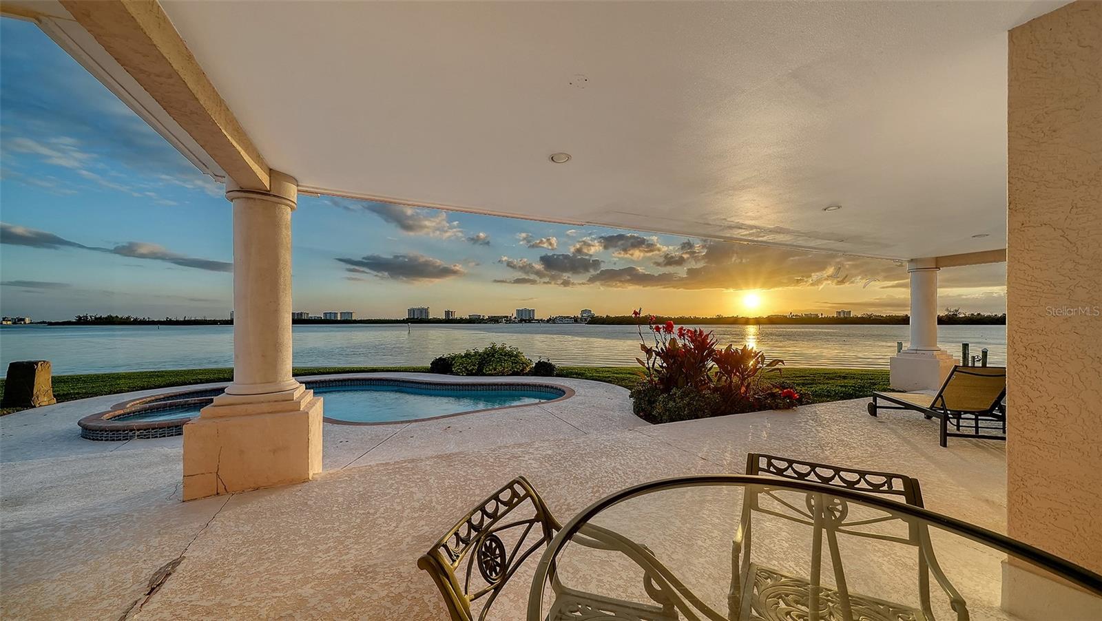 376 WEST ROYAL FLAMINGO DR, SARASOTA, FL, 34236