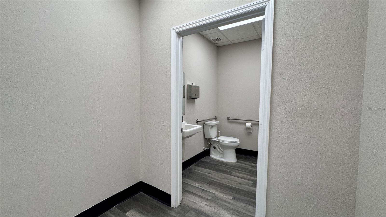 8202 N ARMENIA AVE #C & D, TAMPA, FL, 33604