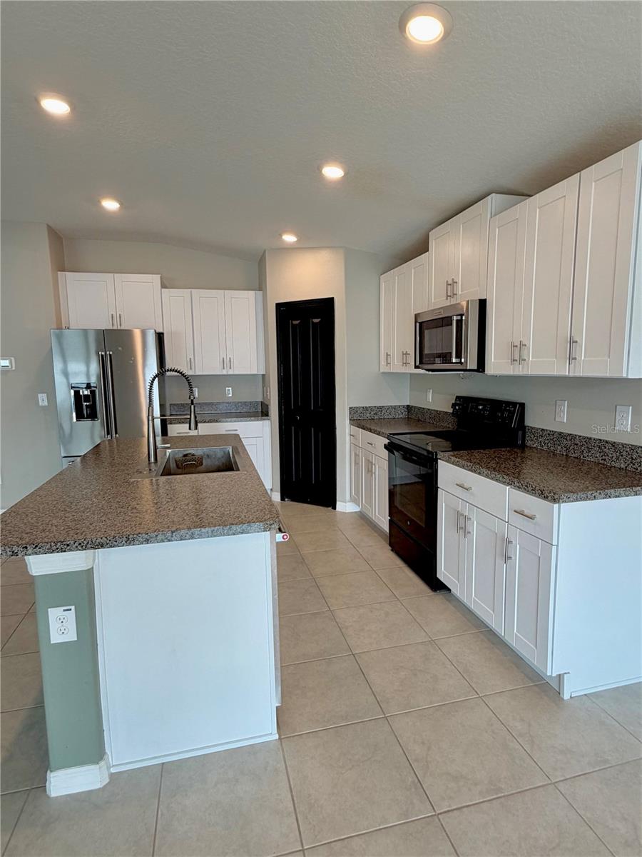 11206 KELLY GREEN AVE, WIMAUMA, FL, 33598