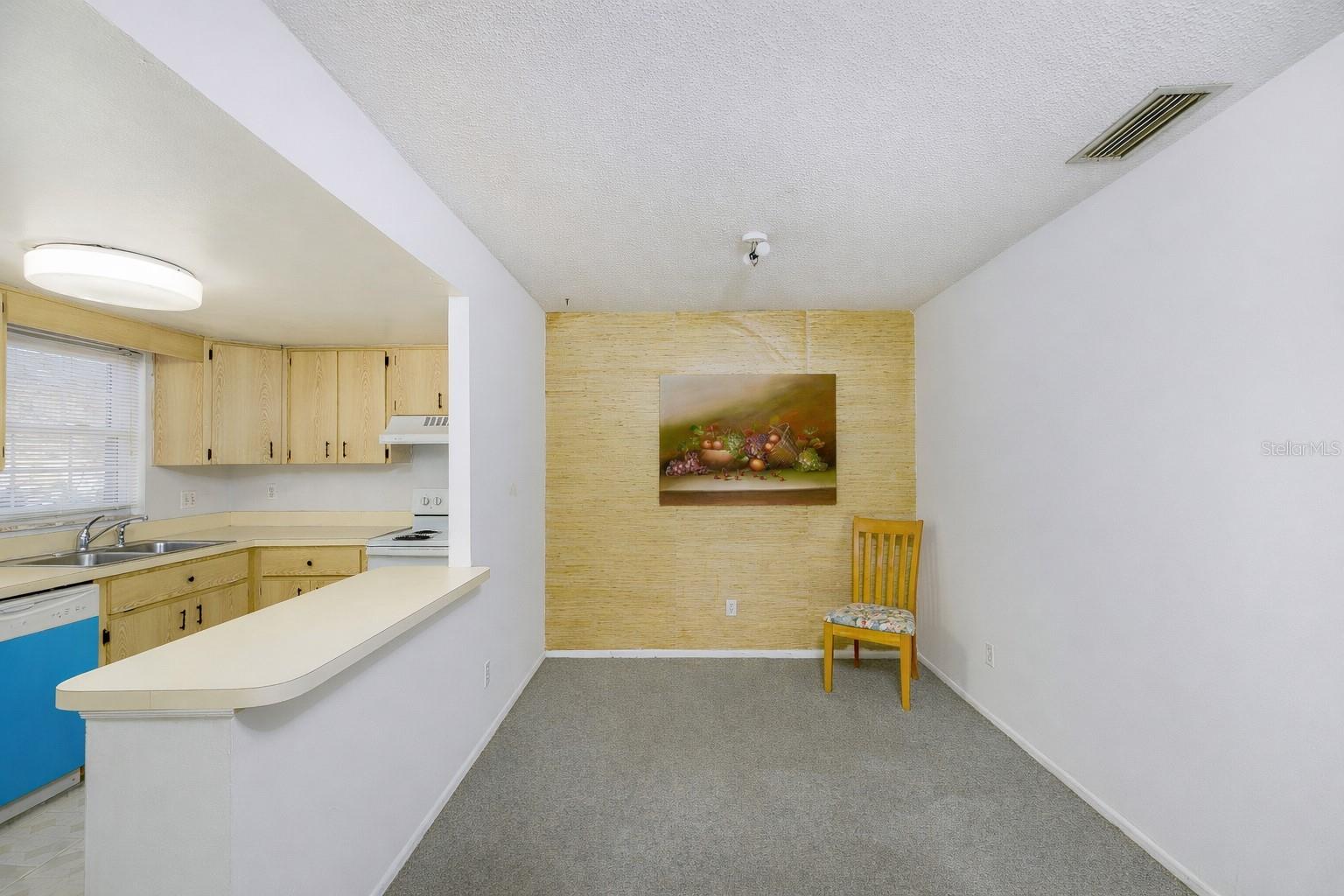 dinning room adjacent to the kitchen