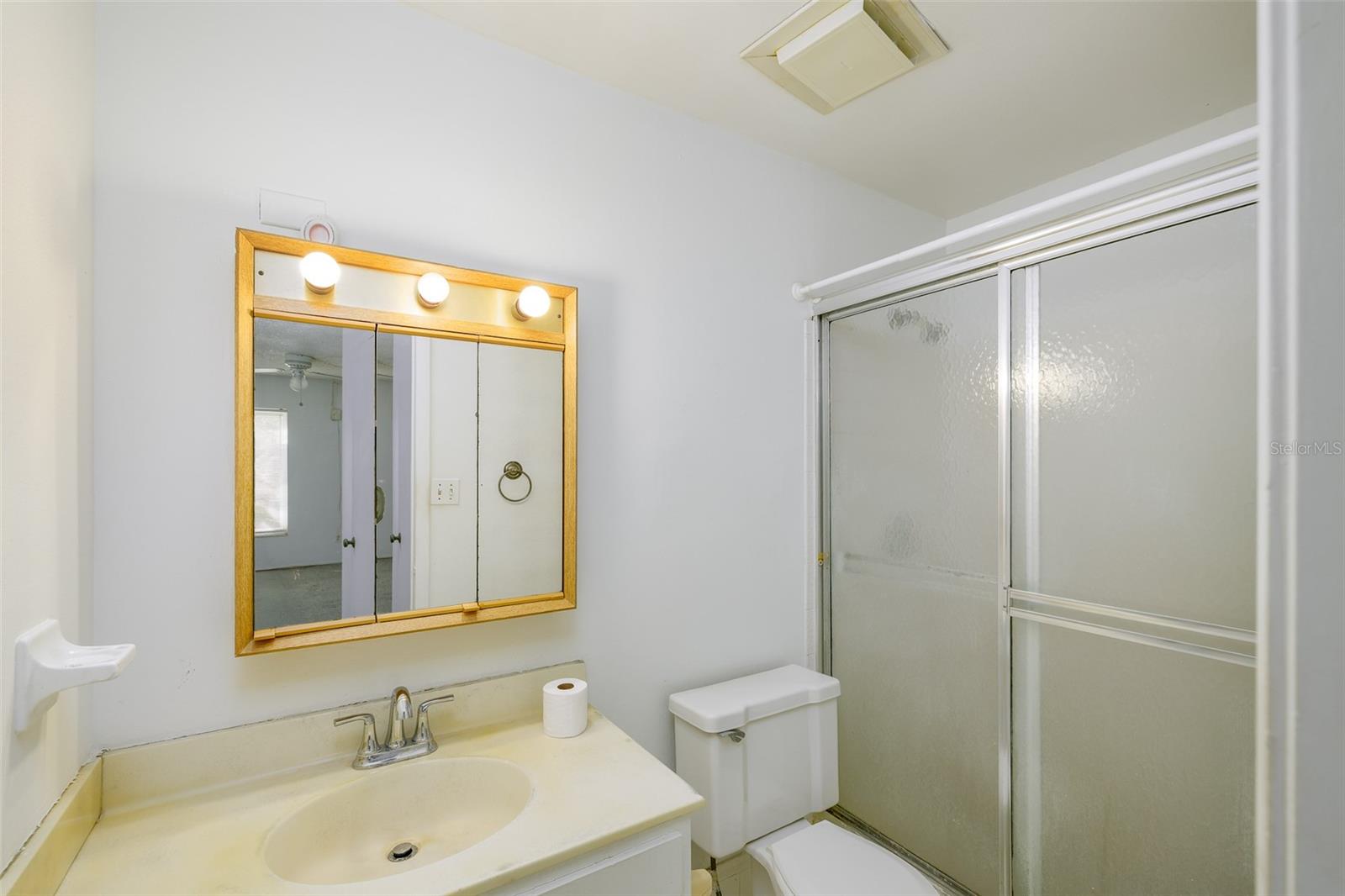 primary bedrooms bathroom