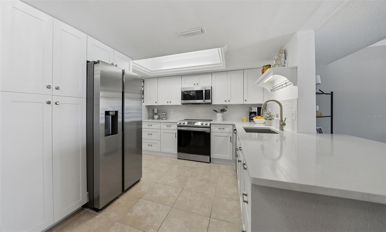 199 WHISPERING SANDS DR #204, SARASOTA, FL, 34242